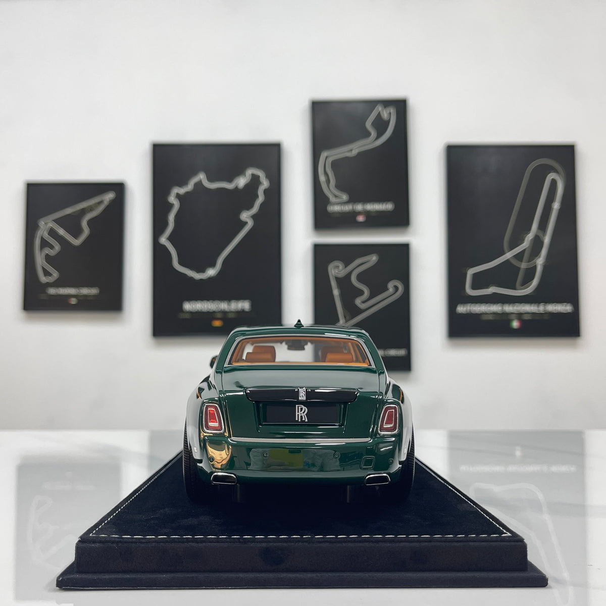 HH Model 1/18 Rolls-Royce Phantom Series II – Peninsula Green (HH734)