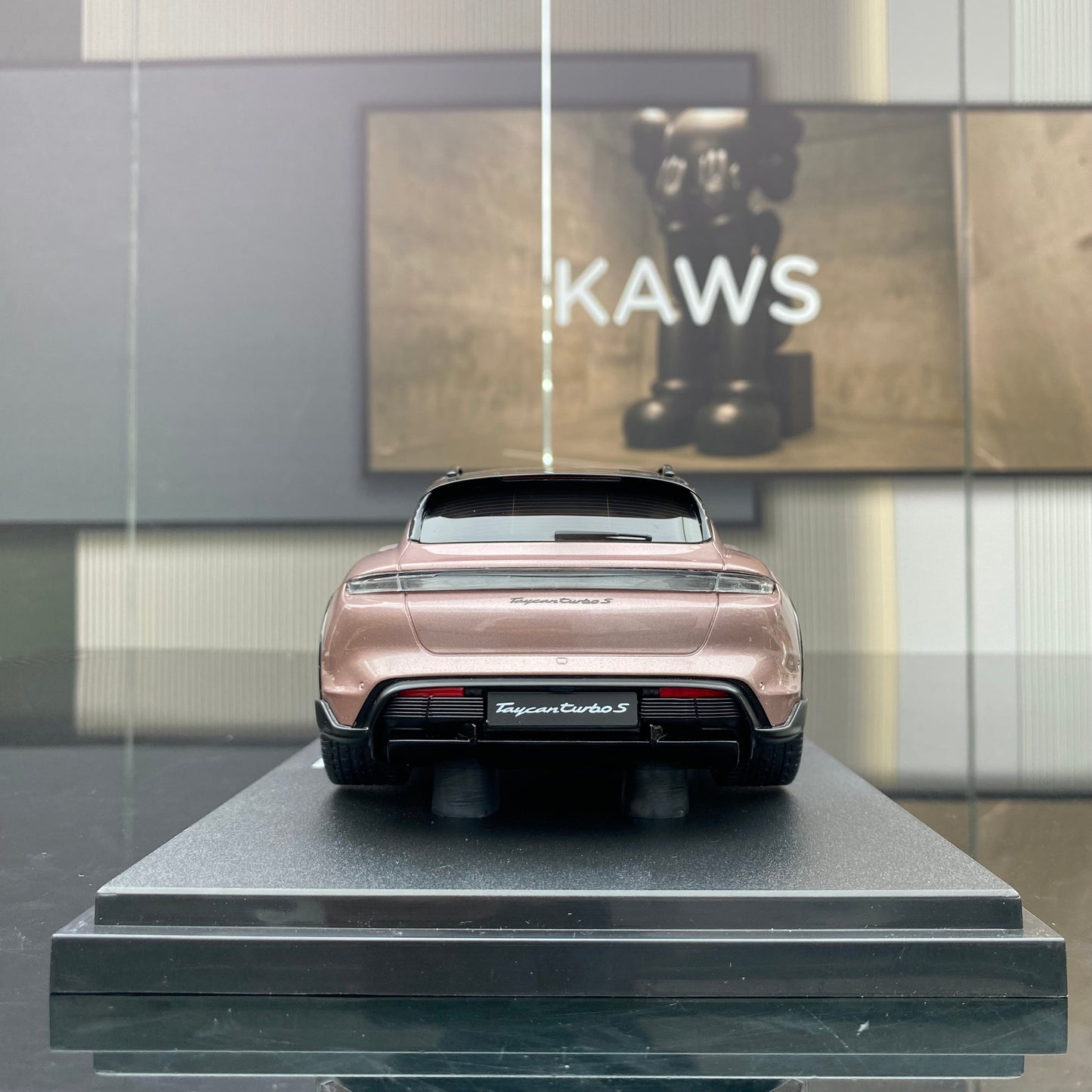 GT Spirit 1/18 Porsche Taycan Turbo S Cross Turismo simulation model