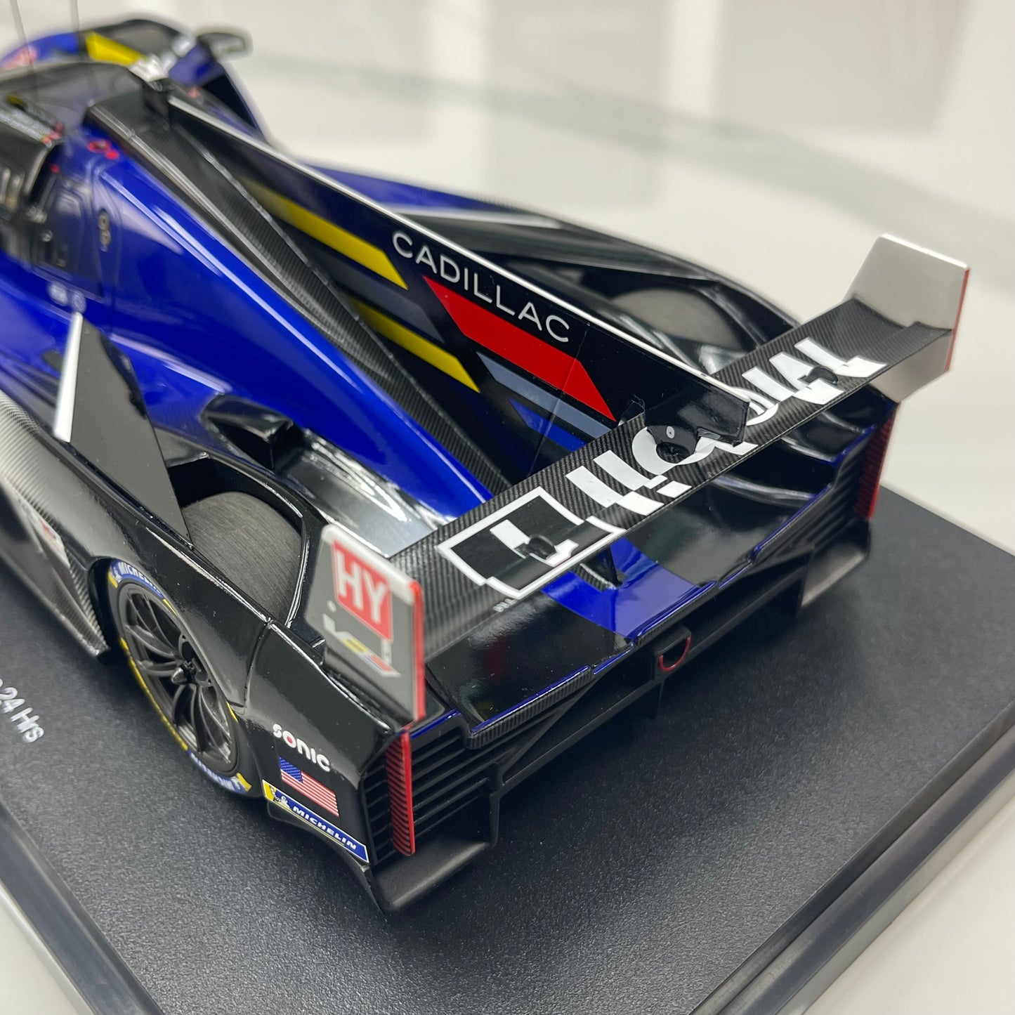 Topspeed 1/18 Cadillac V-Series.R #101 (Cadillac Wayne Taylor Racing) – Blue Livery (TS0643)