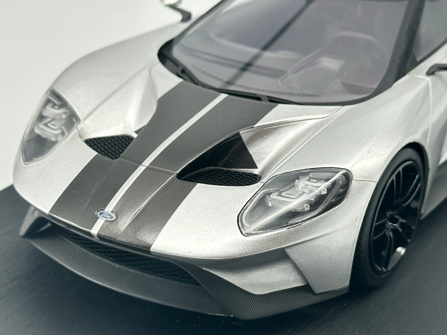 TOPSPEED 1/18 Ford GT Silver Simulation Car Model Ornaments