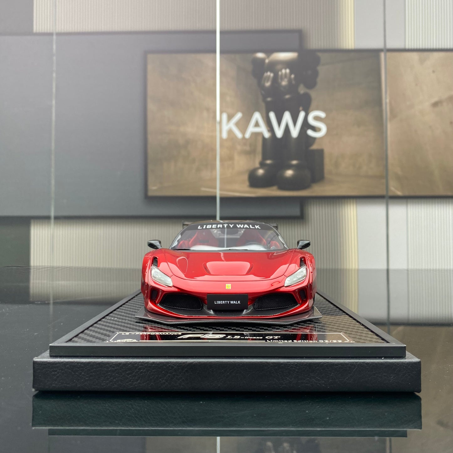 VIP 1/18 Ferrari F8 wide-body modified version simulation car model ornament gift