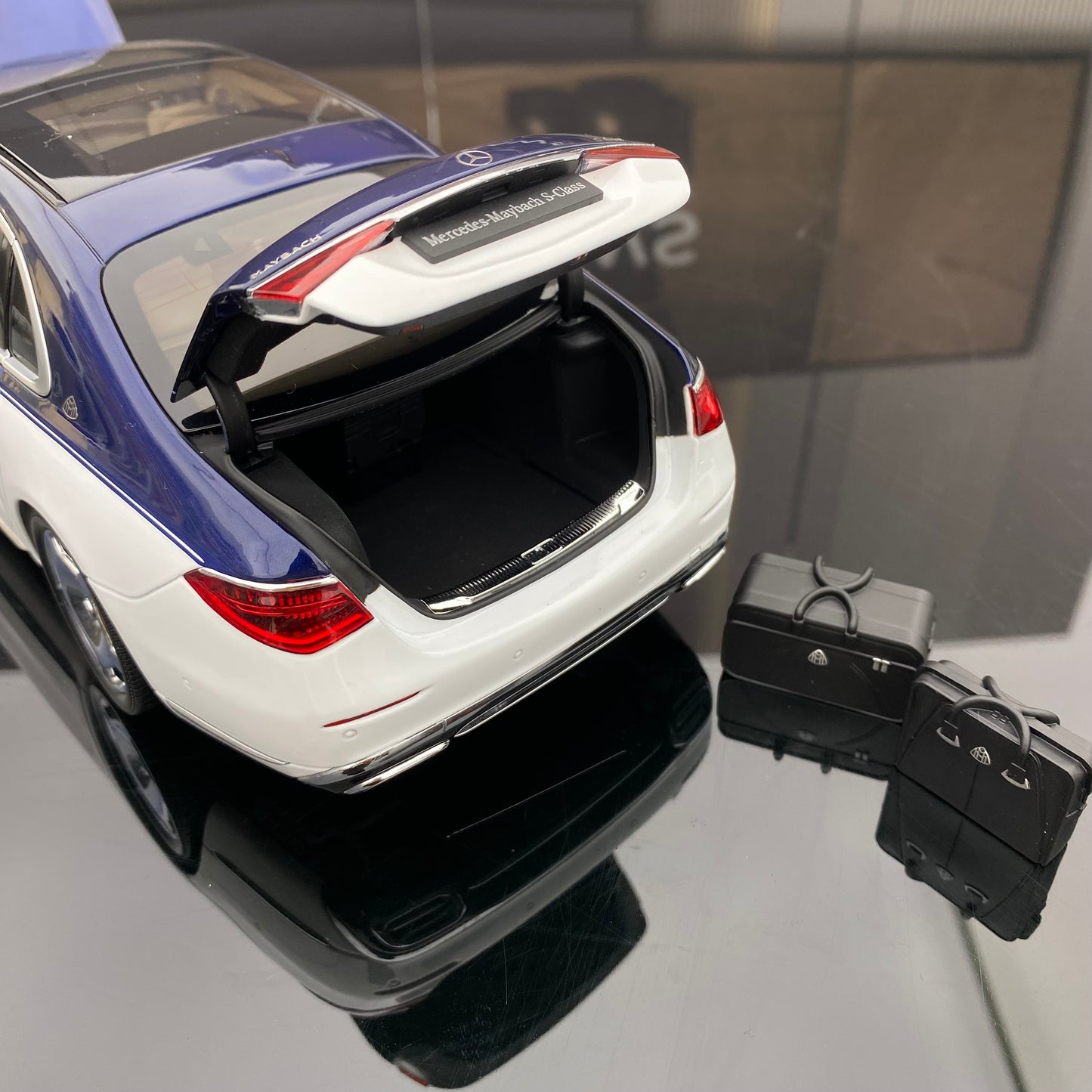 Adornos de aleación de coche Mercedes-Benz Maybach S680 nuevo Clase S a escala 1:18 casi reales