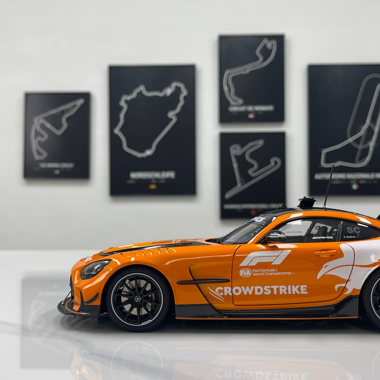 MINICHAMPS 1/18 Mercedes-AMG GT BLACK SERIES SILVERSTONE 2025 Safety Car Orange 110032092