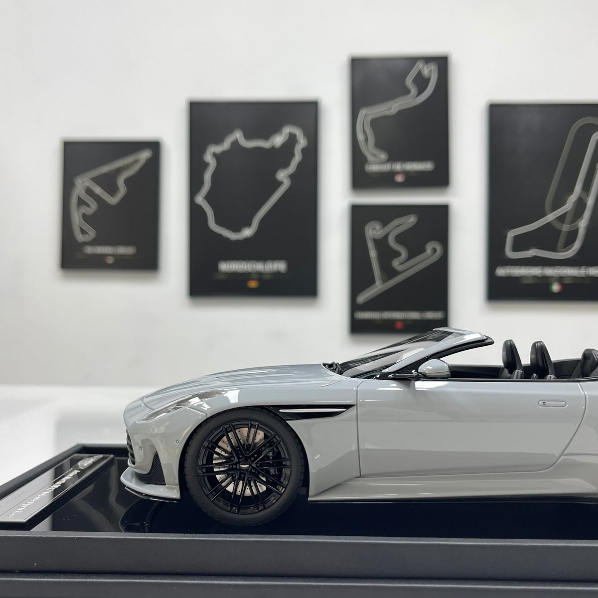 MOTORHELIX 1/18 Aston Martin DB12 Volante (Convertible) - Porcelain Grey (MH396)