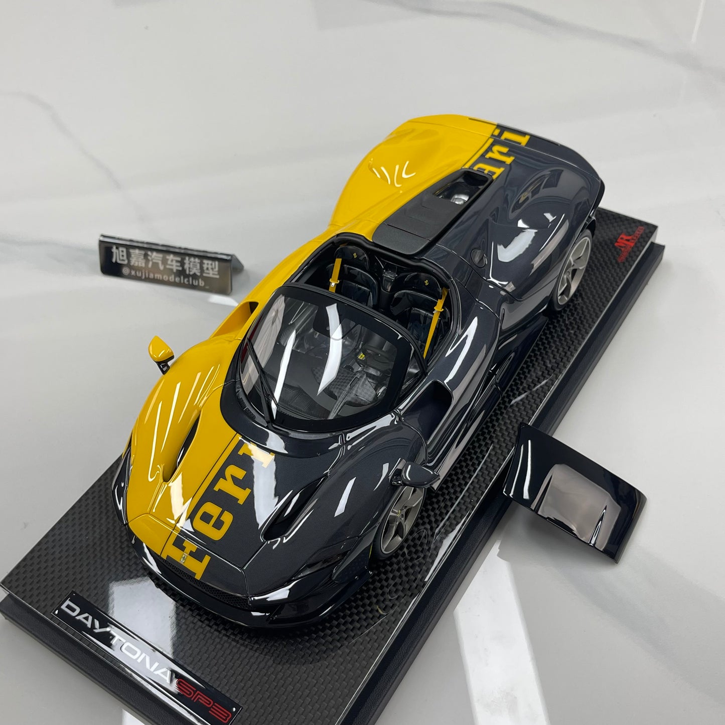 MR 1/18 Ferrari Icona Daytona SP3 Special Edition - Modena Yellow (FE036SE6)