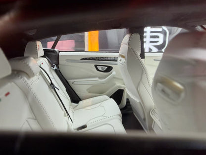 MR 1:18 Lamborghini URUS 02/05 DDJ039