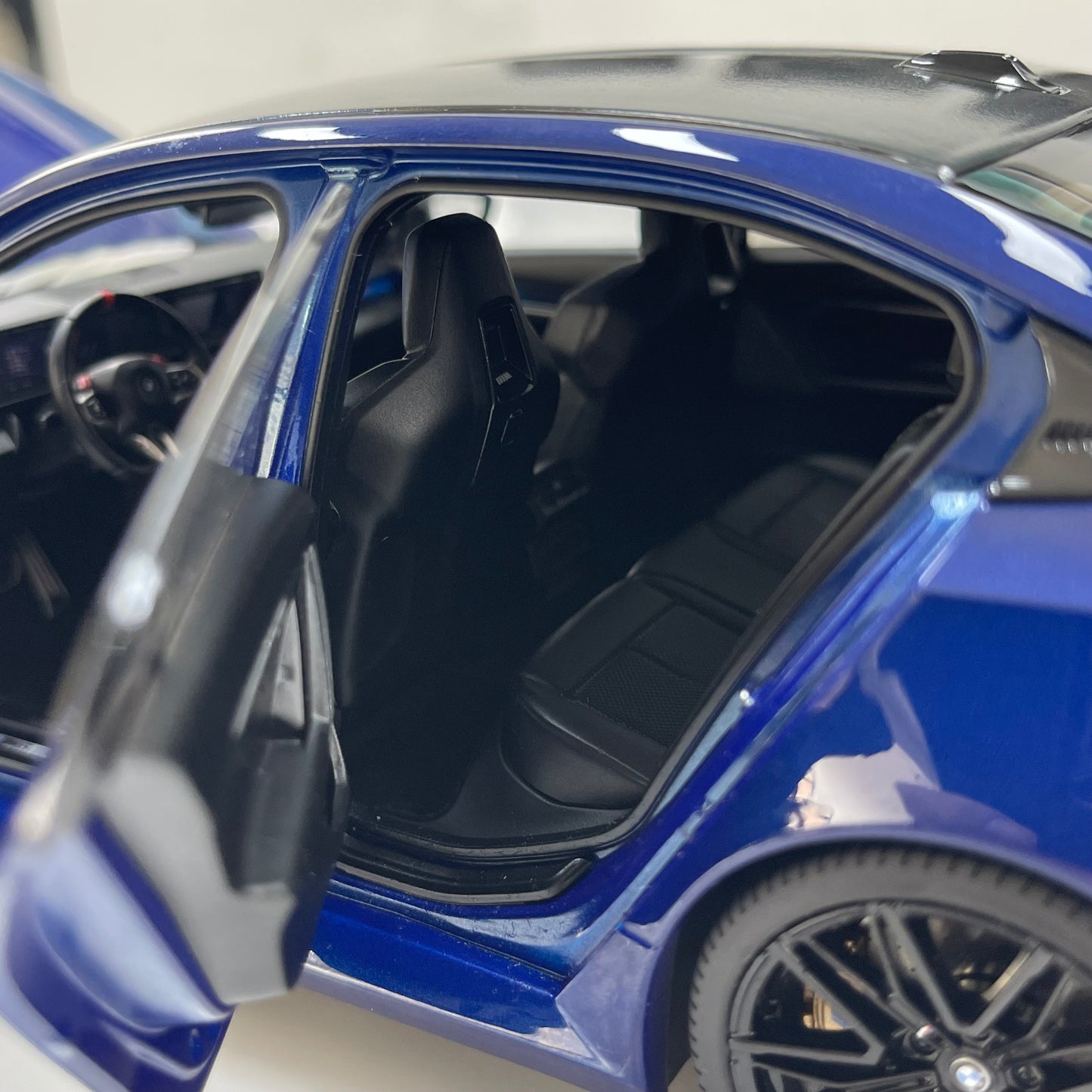 MINICHAMPS 1/18 BMW M5 2024 Metallic Blue 110023802
