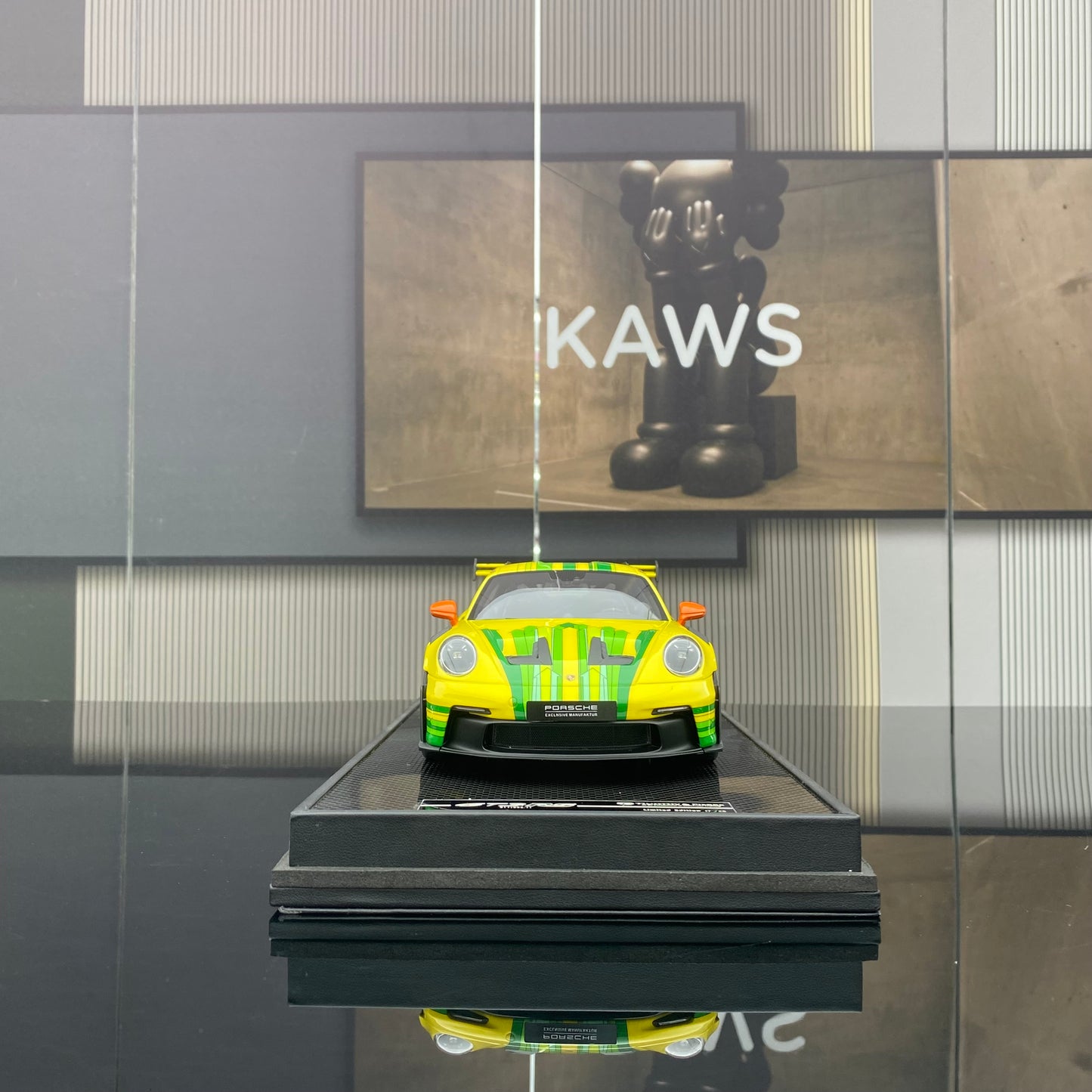 TP 1/18 Porsche 992 GT3 RS (Weissach Package) Glorora painting simulation car model
