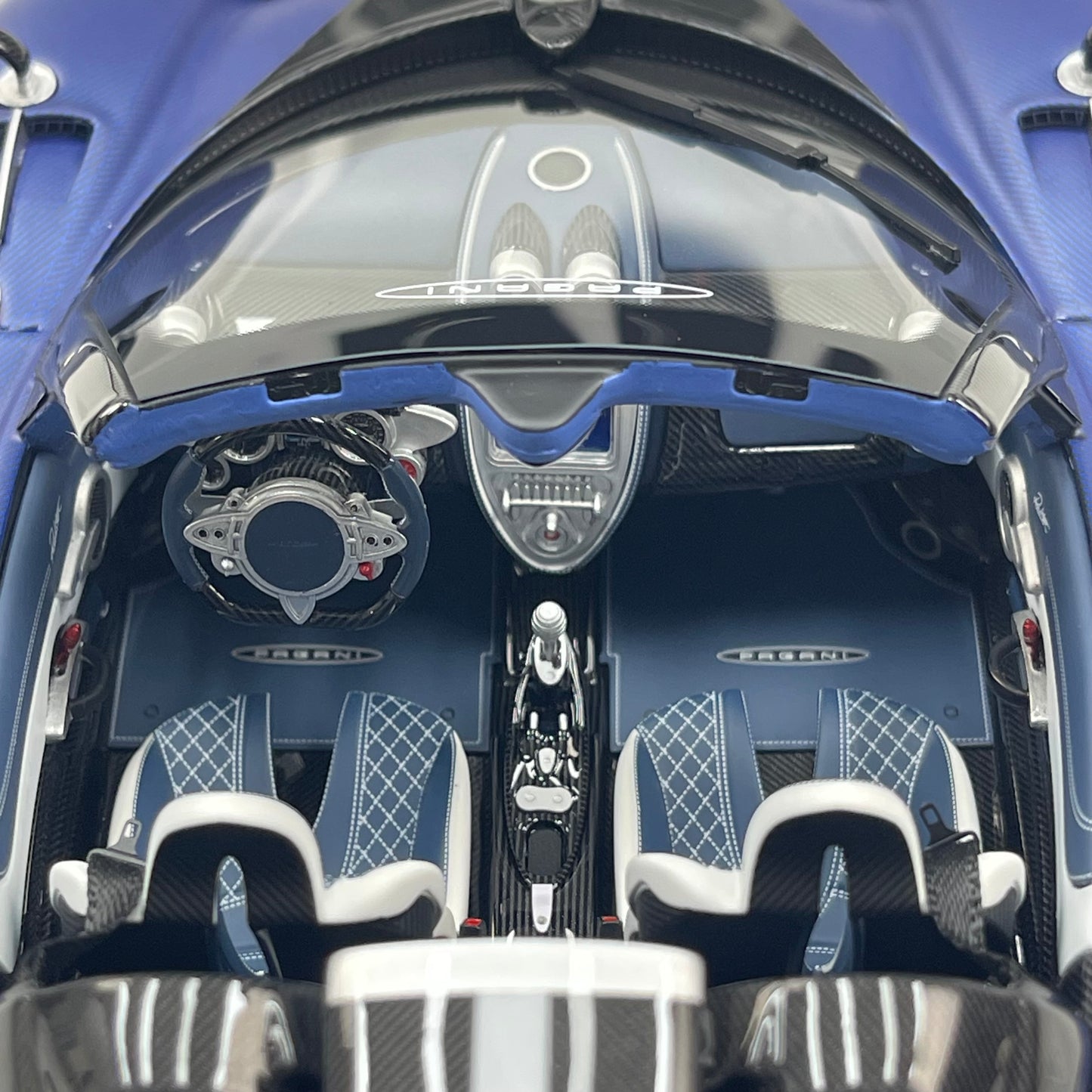 HH Model 1/18 Pagani Huayra – Matte Blue & Carbon Black (HH663)