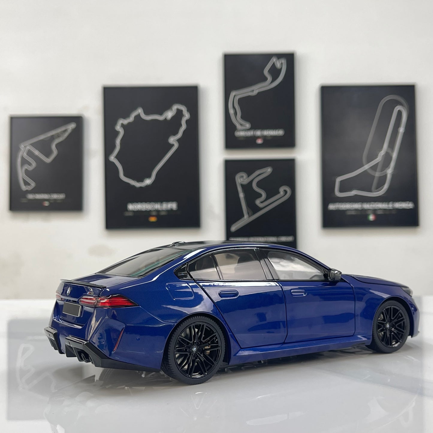 MINICHAMPS 1/18 BMW M5 2024 Metallic Blue 110023802