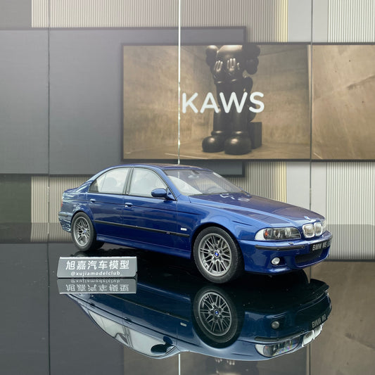 OTTO 1/12 BMW BMW E39 M5 blue old BMW car imitating real car model ornaments