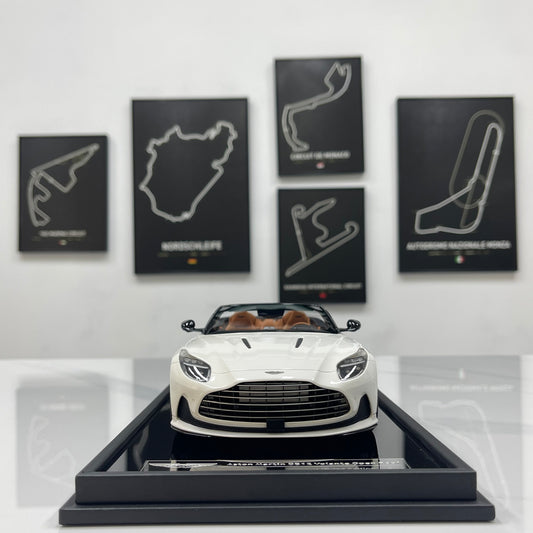 MOTORHELIX 1/18 Aston Martin DB12 Volante (Convertible) - Moonlight White - MH395