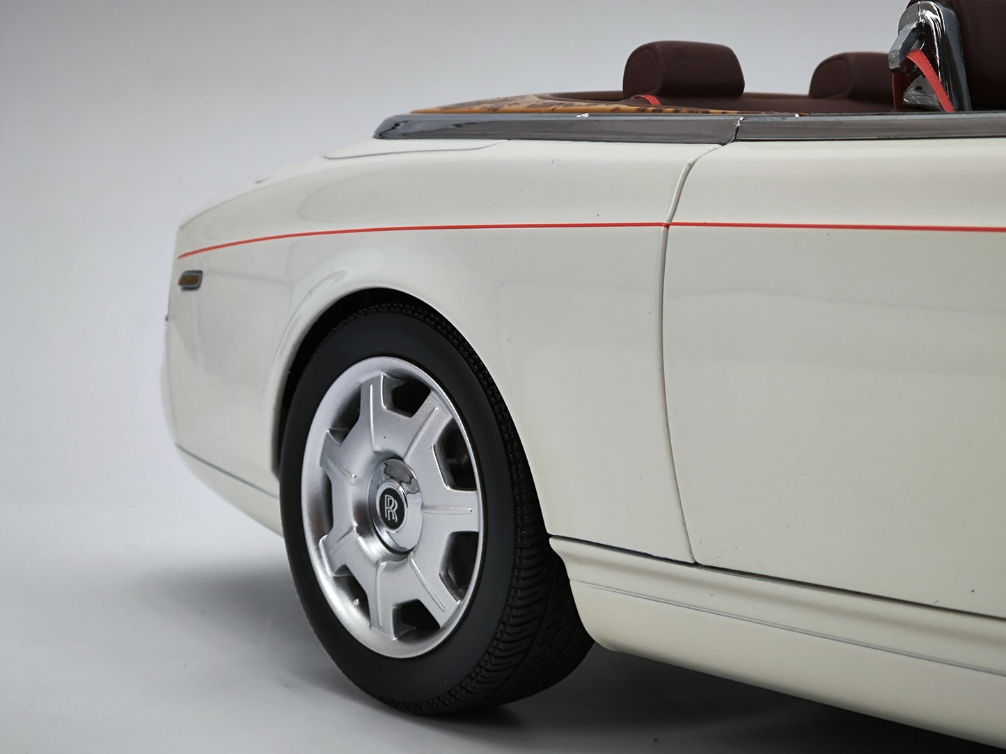 Kyosho 1/18 Rolls-Royce Phantom Drophead Coupe white alloy car model