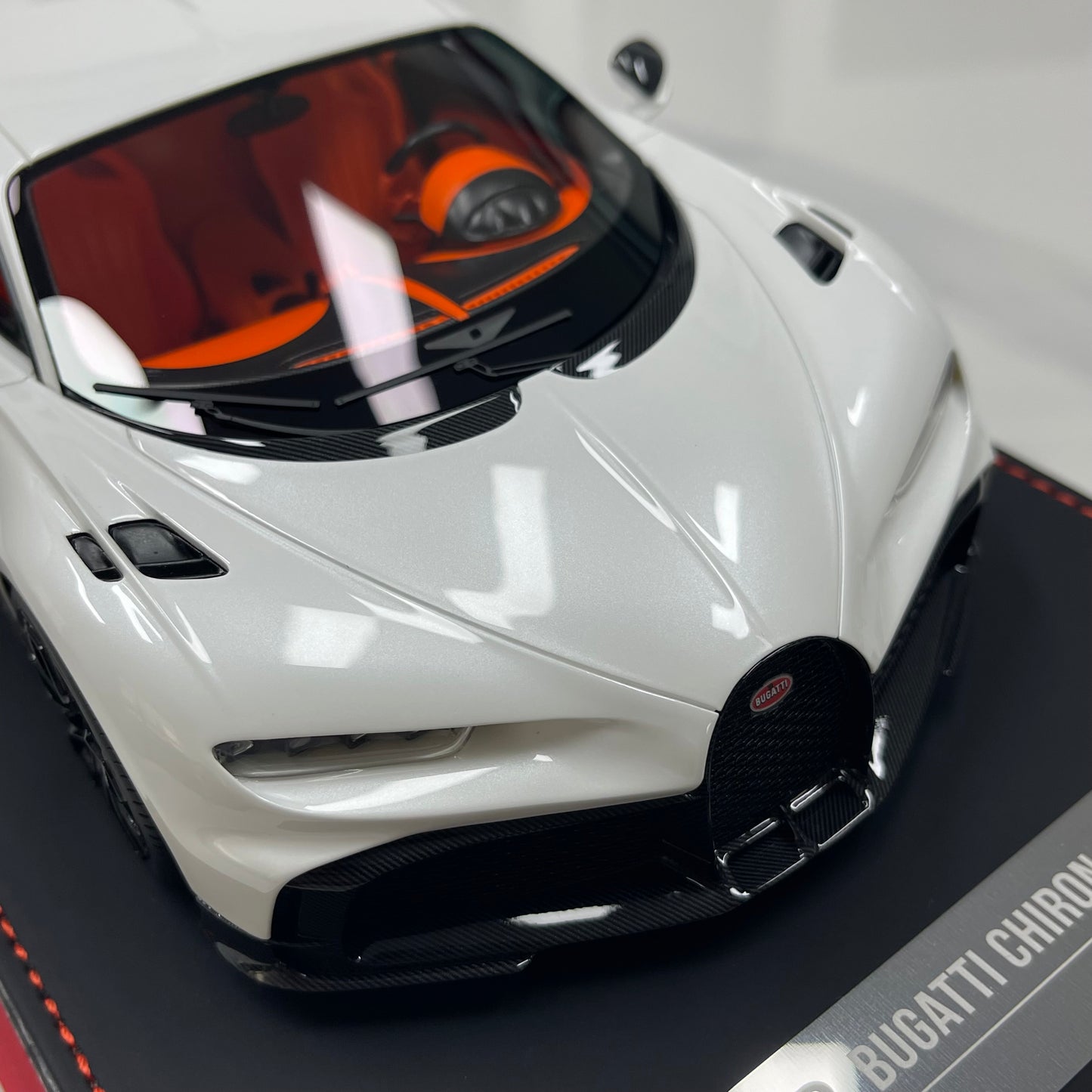 BBA MODEL 1/18 Bugatti Chiron Profilée – Black & White Panda