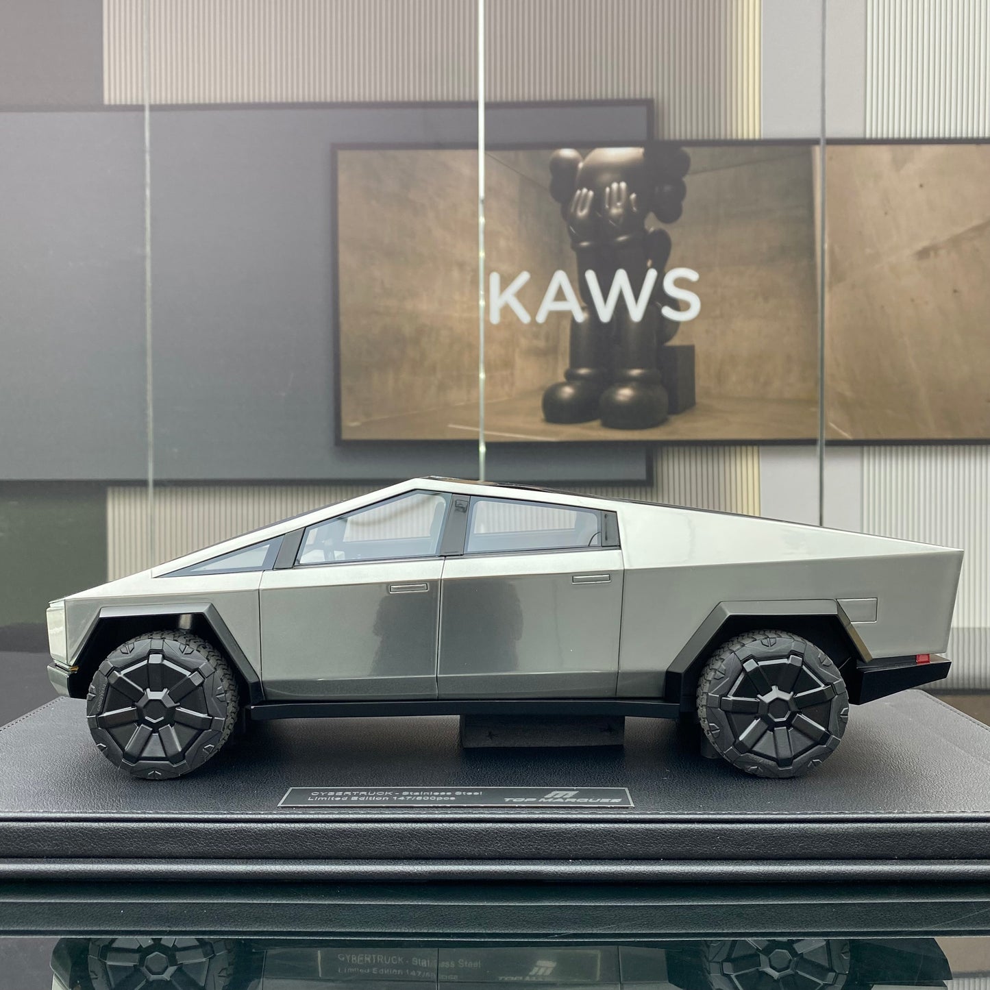 TOP Marques 1:18 Tesla Cybertruck resin car model