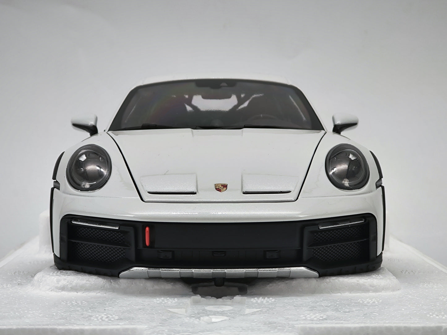 MINICHAMPS 1/18 Porsche 911 DAKAR Gray Alloy Car Model