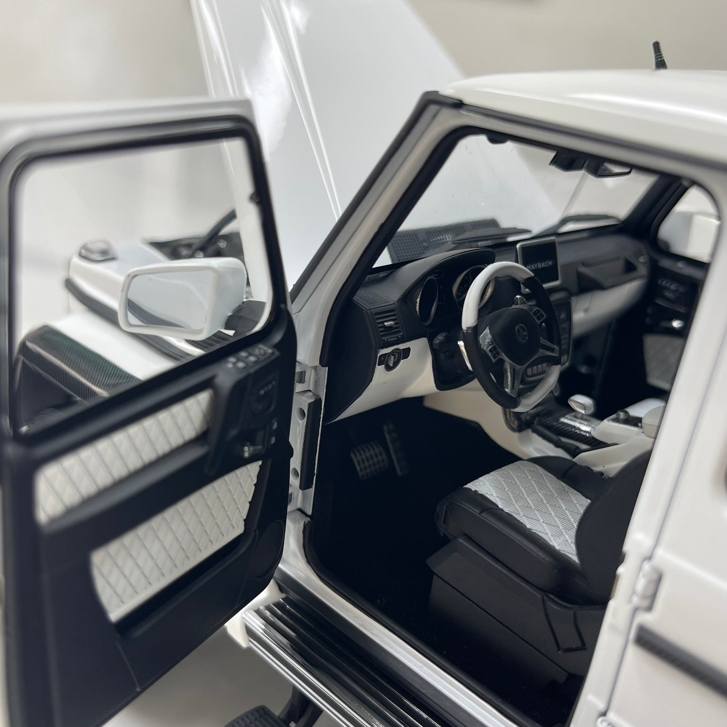 Almost Real 1/18 Mercedes-Benz G 650 Landaulet – Metallic White (820213)