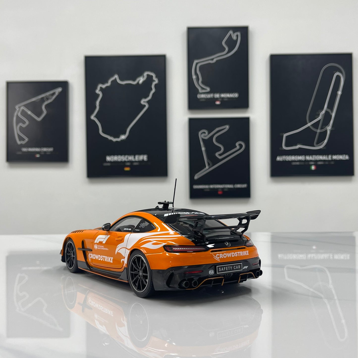 MINICHAMPS 1/18 Mercedes-AMG GT BLACK SERIES SILVERSTONE 2025 Safety Car Orange 110032092
