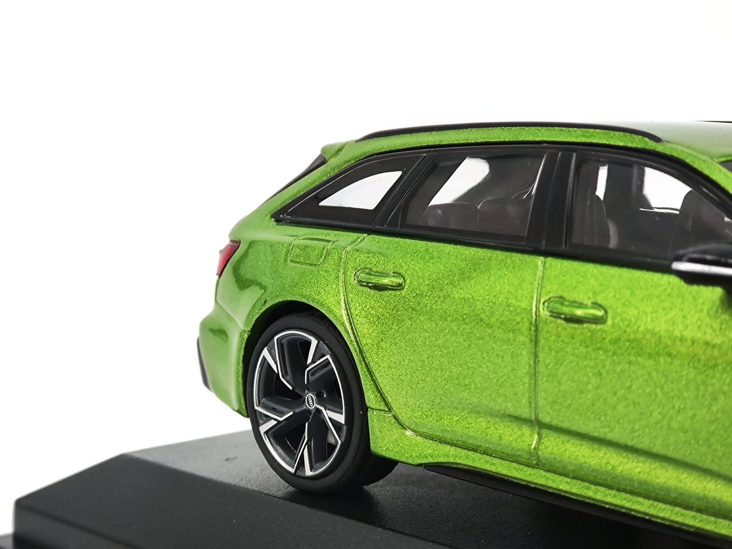 MINICHAMPS 1/43 Audi RS6 Alloy Enclosed Car Model Ornaments