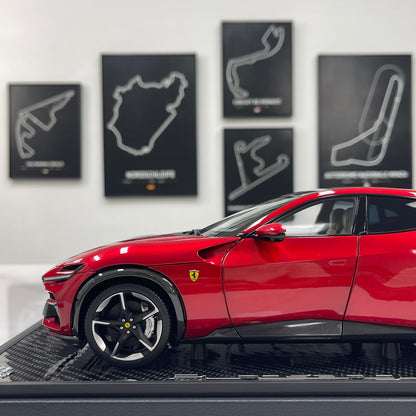 BBR 1/18 Ferrari Pursangue, black top, carbon fiber base metallic red HE180052BCH