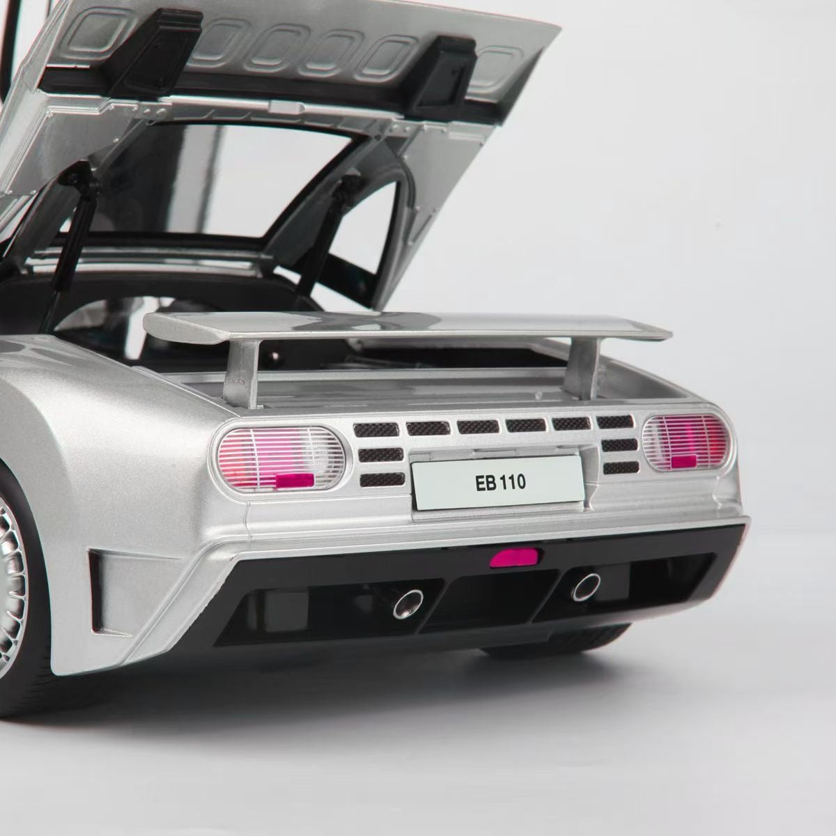 1:12 KK Bugatti EB110 1991