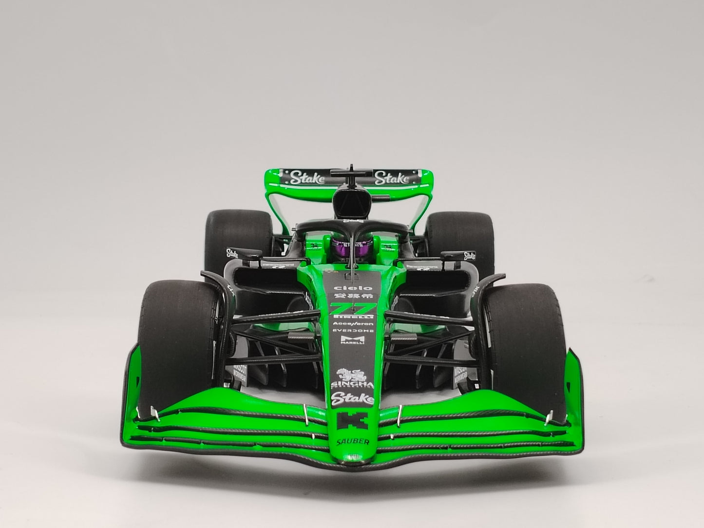 MINICHAMPS 1/18 STAKE F1 TEAM KICK SAUBER C44-VALTTERI BOTTAS Black-Green Livery Alloy Car Model 117240177