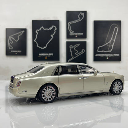 ZP 1/18 Rolls-Royce Phantom VIII (Gold Badge & Leather Case Edition) – Champagne Gold (ZP116)