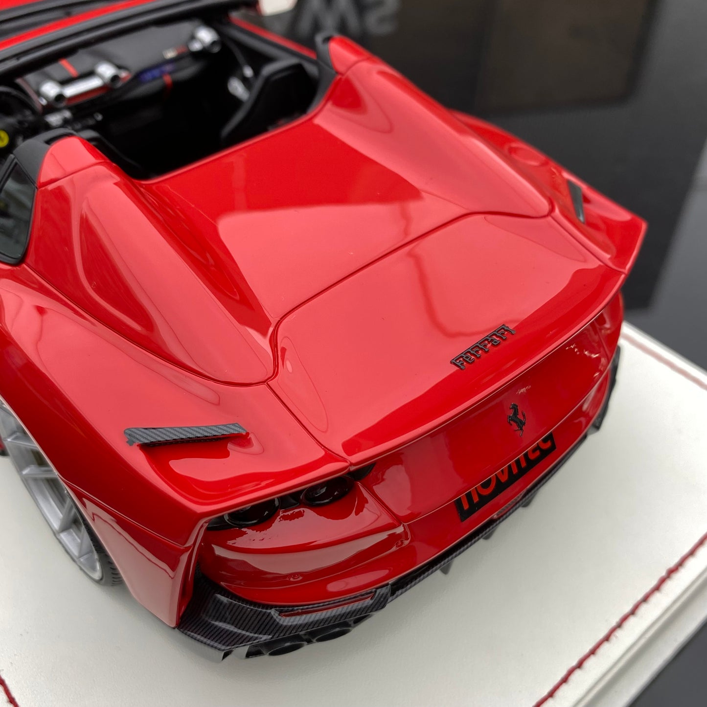 RUNNER 1/18 Ferrari 812 GTS resin sealed car model gift