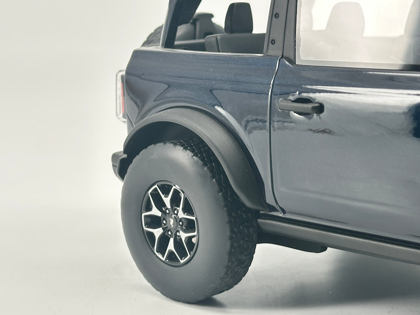 GT Spirit 1/18 Ford BRONCO Open Roof Blue Black Simulation Car Model