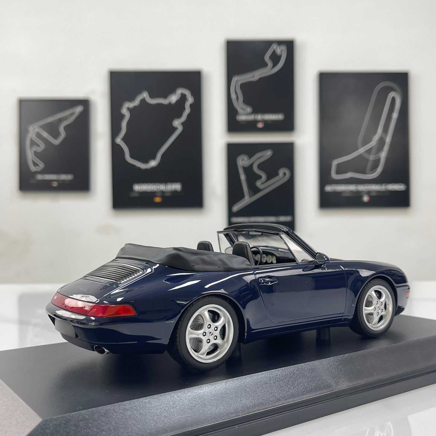 MINICHAMPS 1/18 Porsche 911 (993) Cabriolet, Metallic Blue (155061130)
