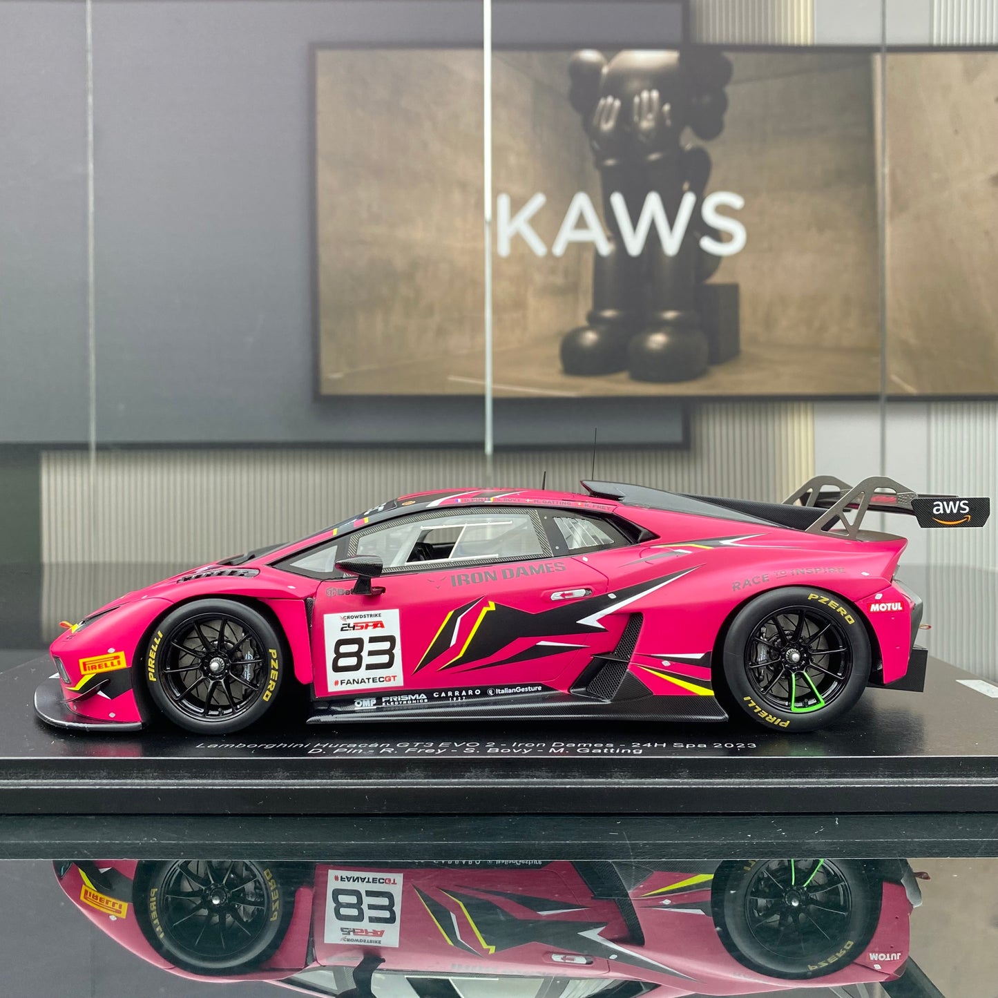 SPARK 1/18 Lamborghini Huracan GT3 EV02 Iron Dames Team 2023 Spa Endurance Race No. 83 Pink Simulation Car Model Ornament