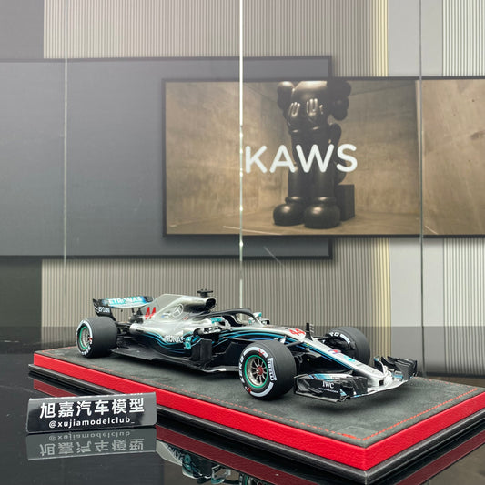 Spark 1/18 Mercedes-AMG F1 Team W09 2018 Brazil Grand Prix Victory No. 44 Hamilton Buonarte Special Edition Silver Paint Simulation Car Model
