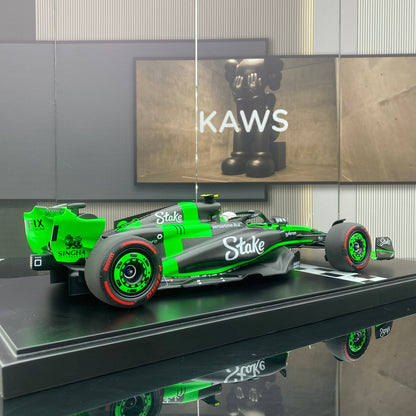 MINICHAMPS 1/12 STAKE F1 TEAMKICK SAUBER C44 Zhou Guanyu 2024 with stop sign black and green paint simulation car model
