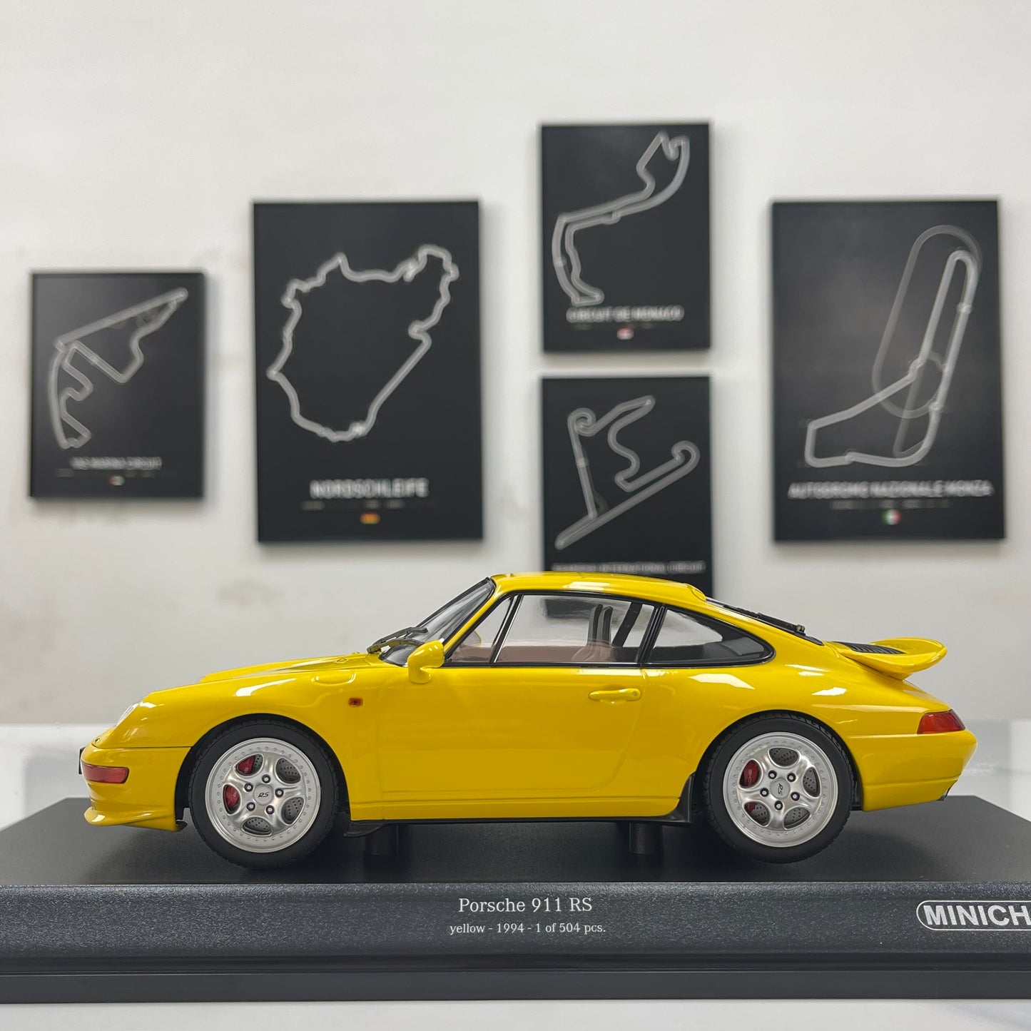 MINICHAMPS 1/18 Porsche 911 RS (993) - 1994 Yellow 155061120