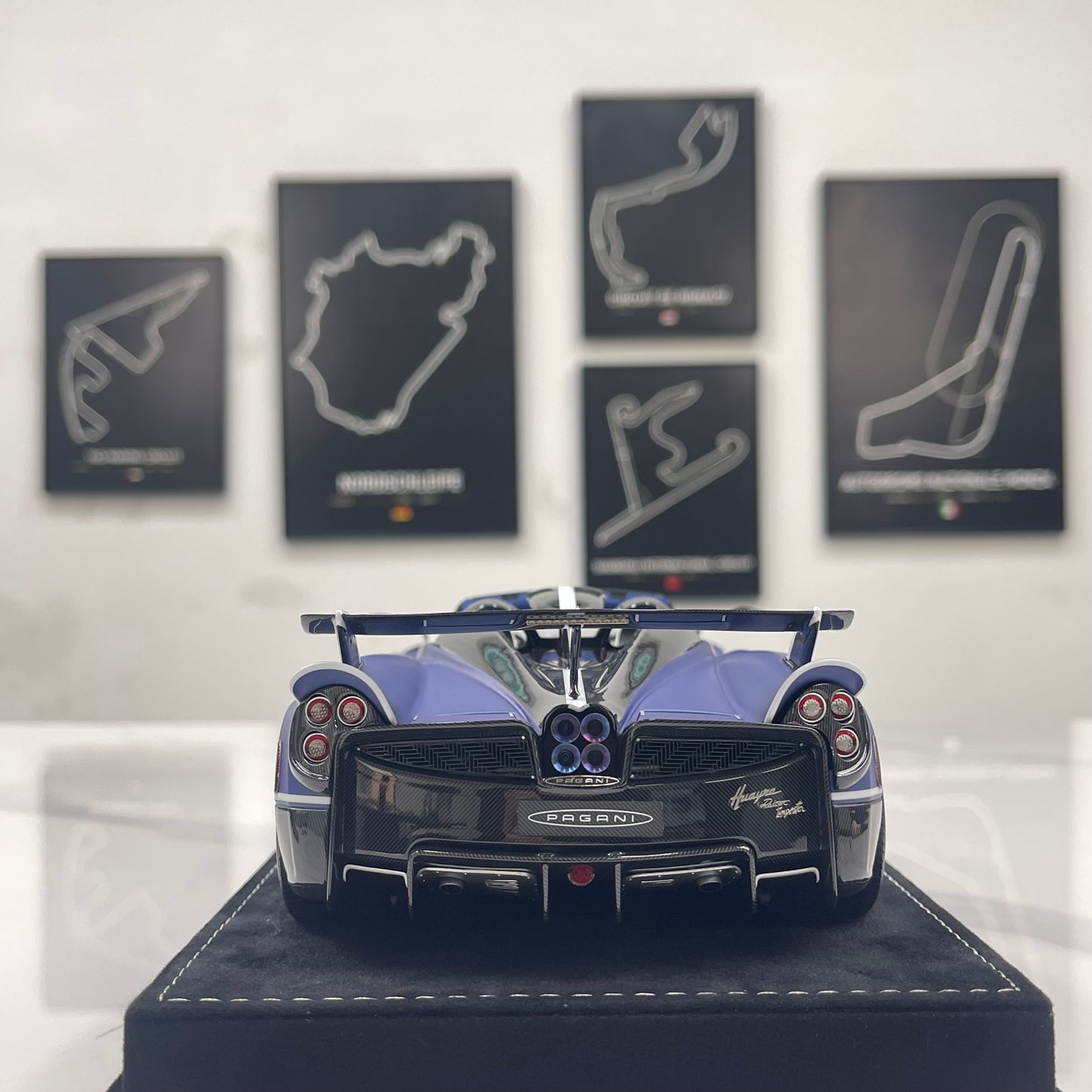 HH Model 1/18 Pagani Huayra – Matte Blue & Carbon Black (HH663)
