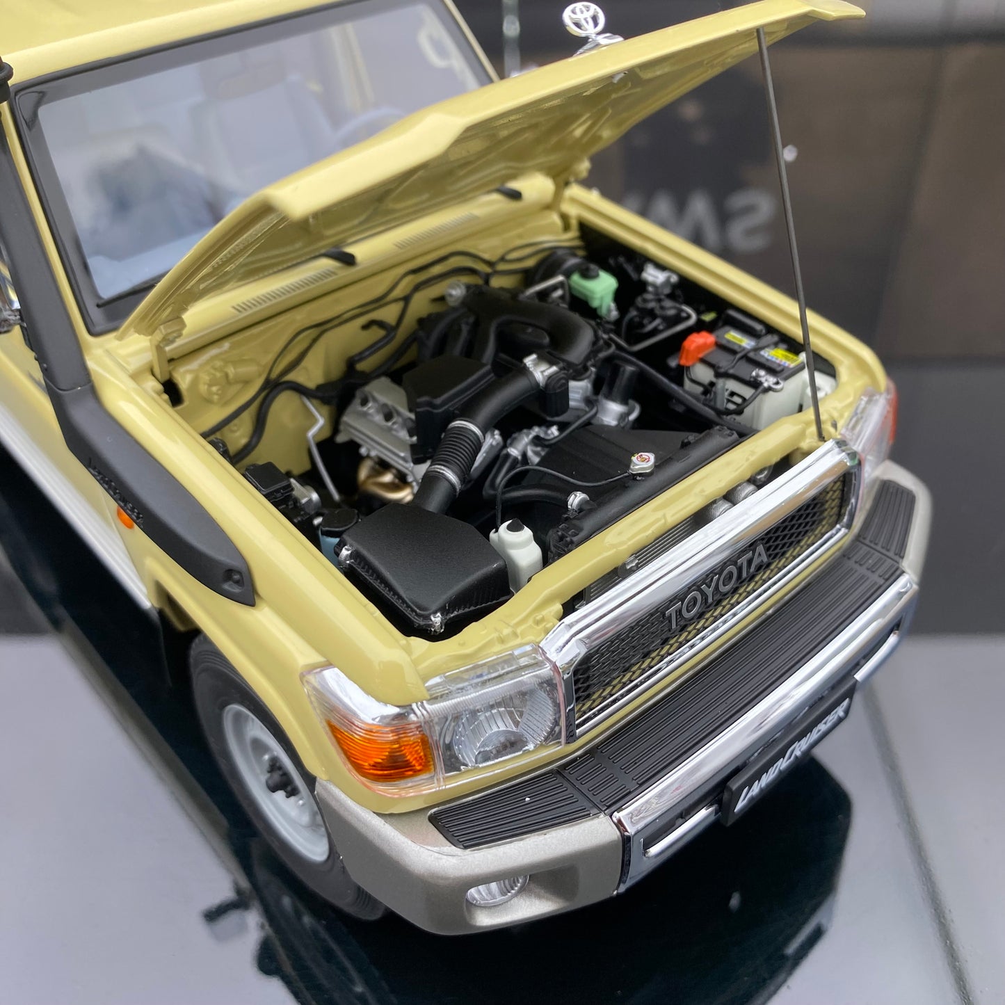 Almost Real 1/18 Toyota Land Cruiser 76 Beige Alloy Fully Open Simulation Car Model Ornament