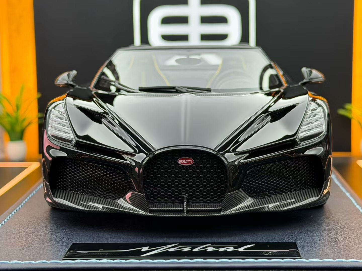 MR 1:18 Bugatti W16 Mistral Black 26/399 DDJ047