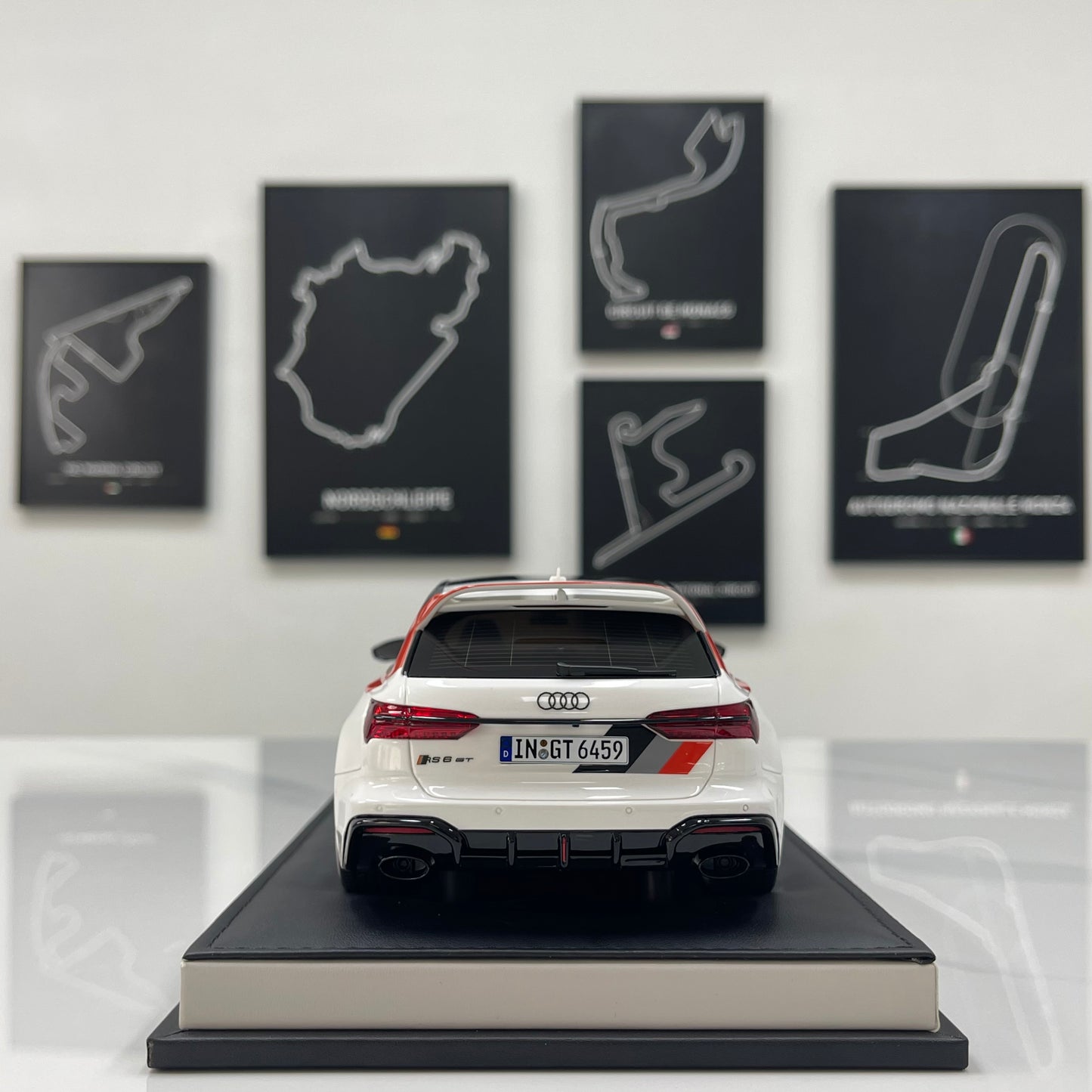 MOTORHELIX 1/18 Audi RS6 Avant GT Acona White Resin Closed Model