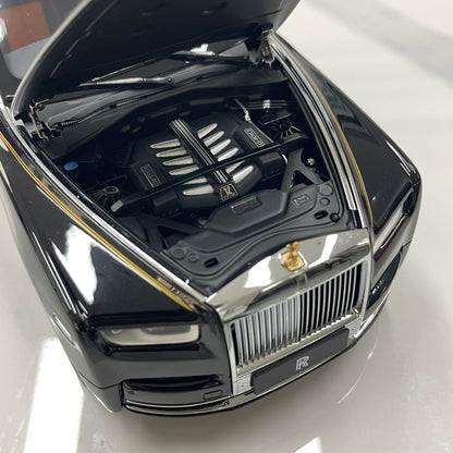 ZP 1/18 Rolls-Royce Phantom VIII (Gold Badge & Luggage Set Edition) – Pearl Black / Silver Roof (ZP115)