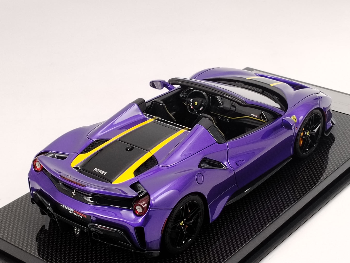 DINOMDOEL 1/18 Ferrari 488 PISTA SPIDER Purple Simulation Model Car FPS003B