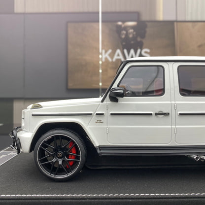VEHICLE Art 1/18 Mercedes-Benz G63 White Limited Edition Car Model Ornament