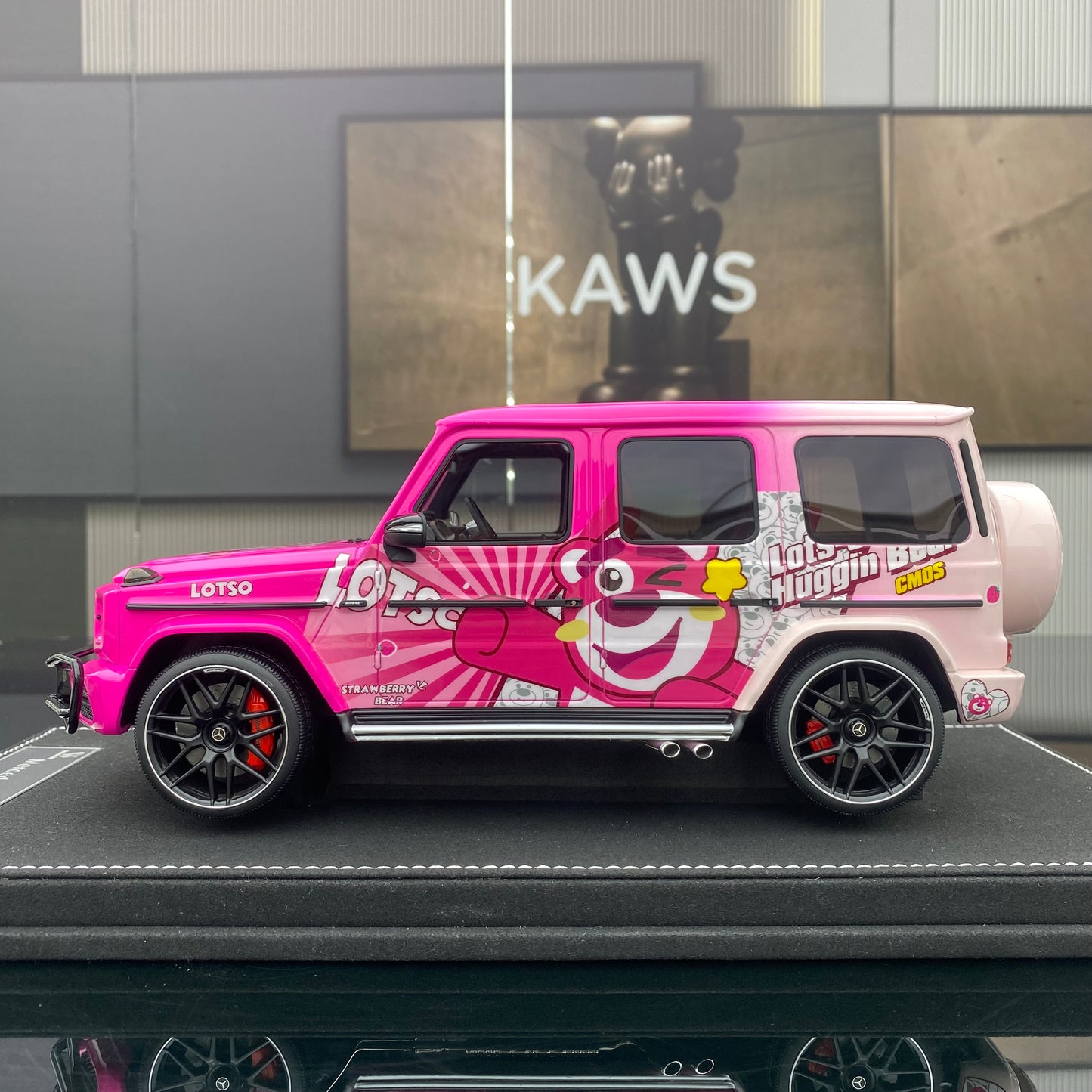Vehicle Art 1/18 Mercedes-Benz G63 AMG Strawberry Bear Painted Resin Sealed Car Model