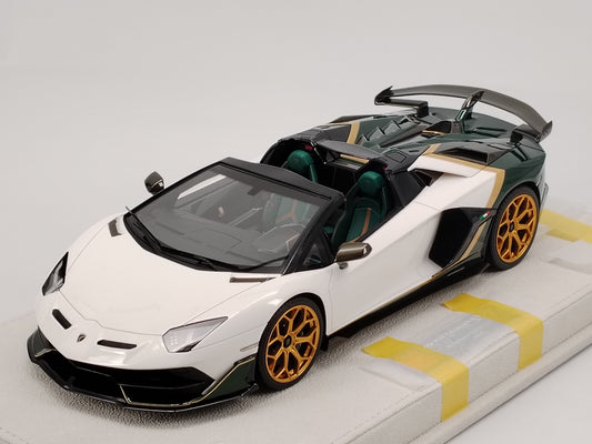MAKEUP 1/18 Lamborghini SVJ ROADSTER White and Green Limited Edition Simulation Model Car