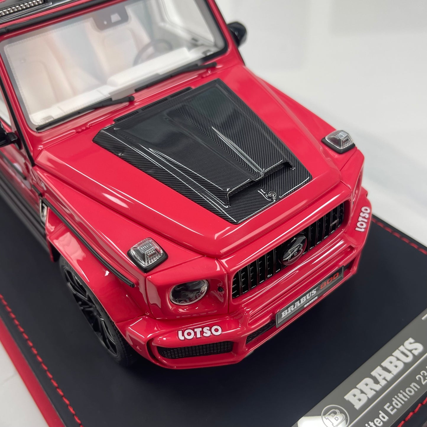 BBA Model 1/18 Brabus G800 "Lotso" (Strawberry Bear) BBA083
