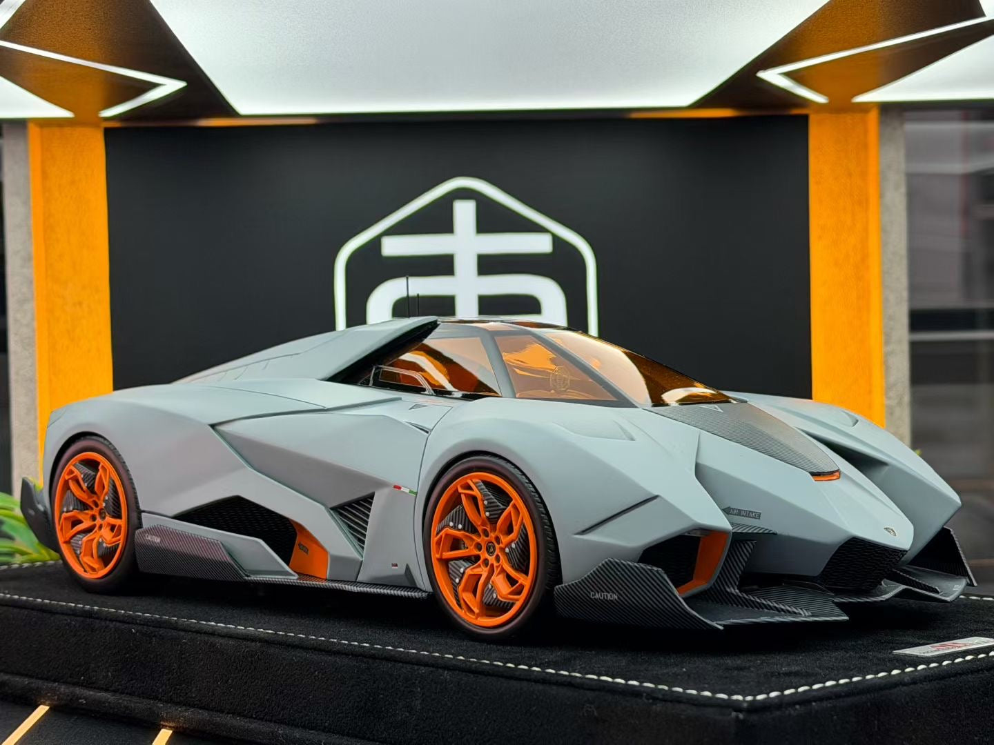 MR 1:18 Lamborghini EGOISTA 68/399 DDJ110