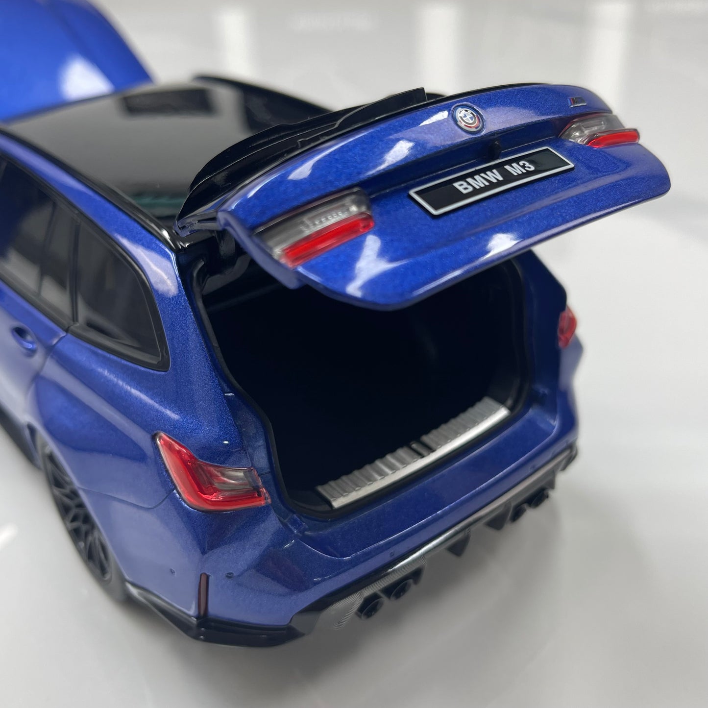 TSM MODEL 1/18 BMW M3 Touring M Portimao Blue TSM181029