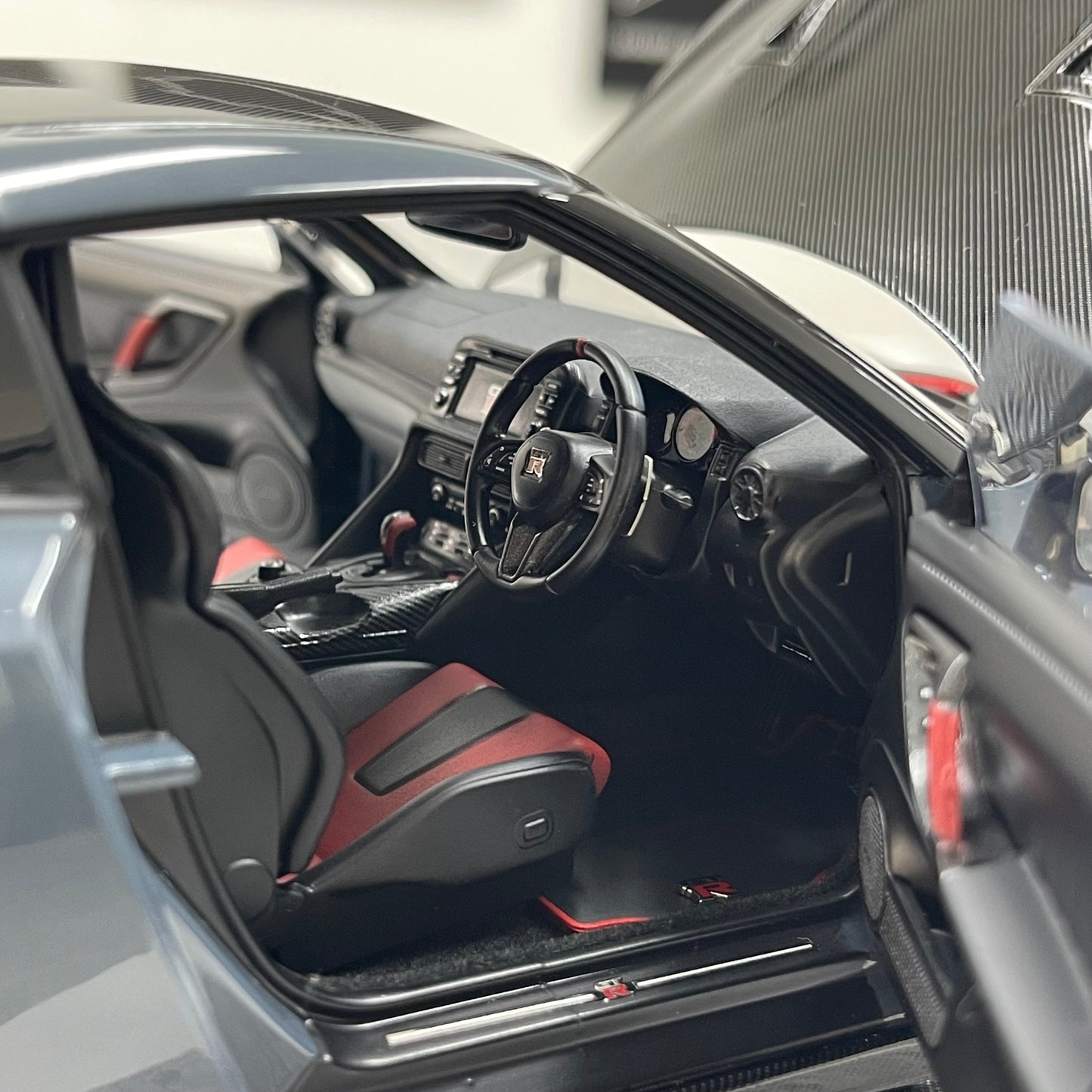 MOTORHELIX 1/18 Nissan GT-R NISMO (R35) Special Edition 2022 Stealth Grey Alloy Model Car