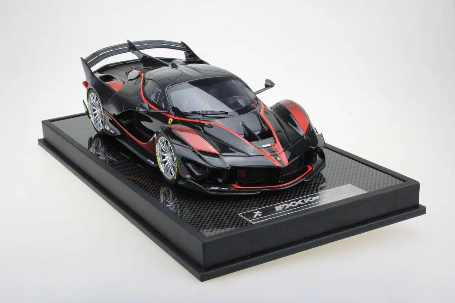 Runner 1/18 Ferrari FXX K EVO resin model