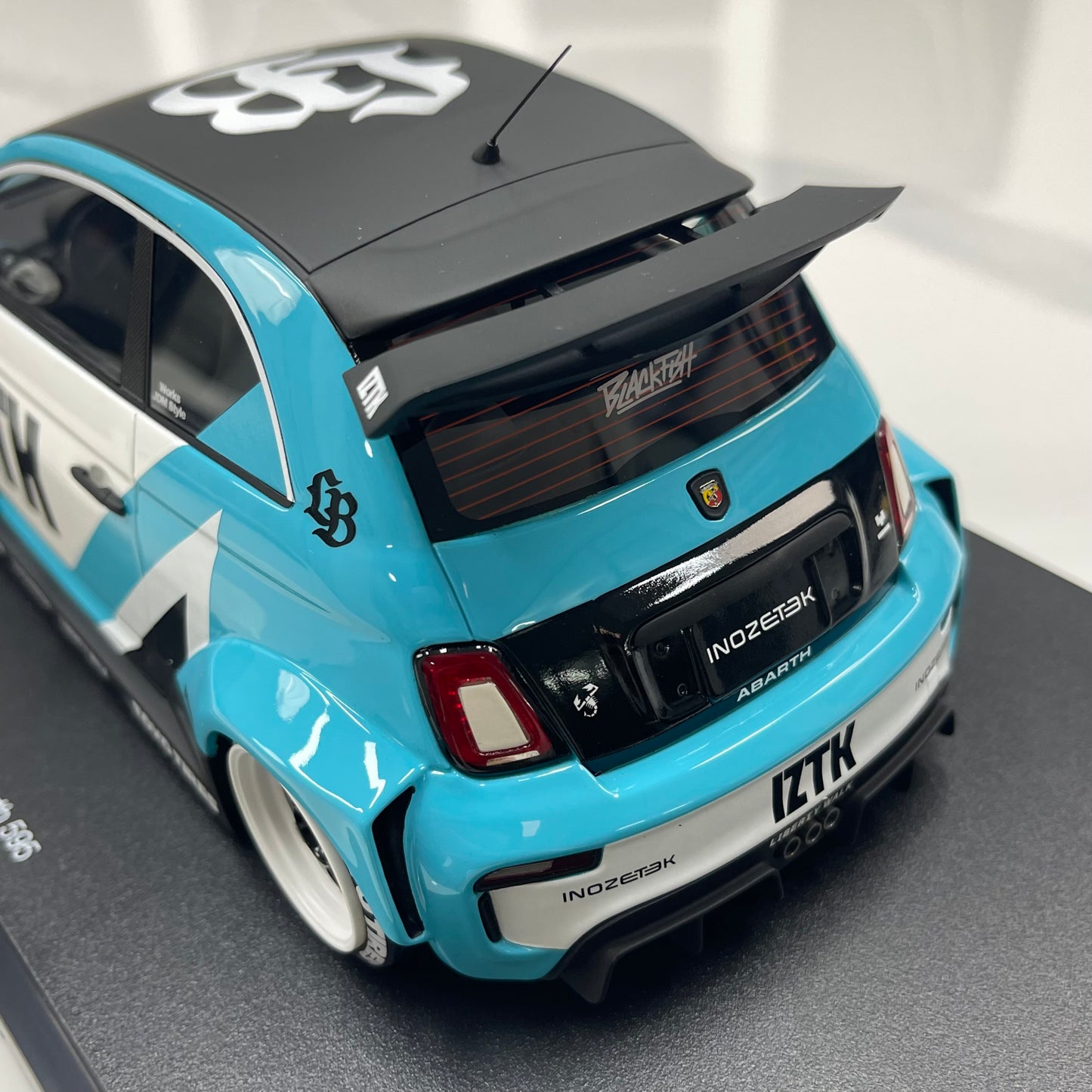Topspeed 1/18 LB-WORKS x Abarth Works IZTK Abarth 95 – Blue & White Livery (TS0623)