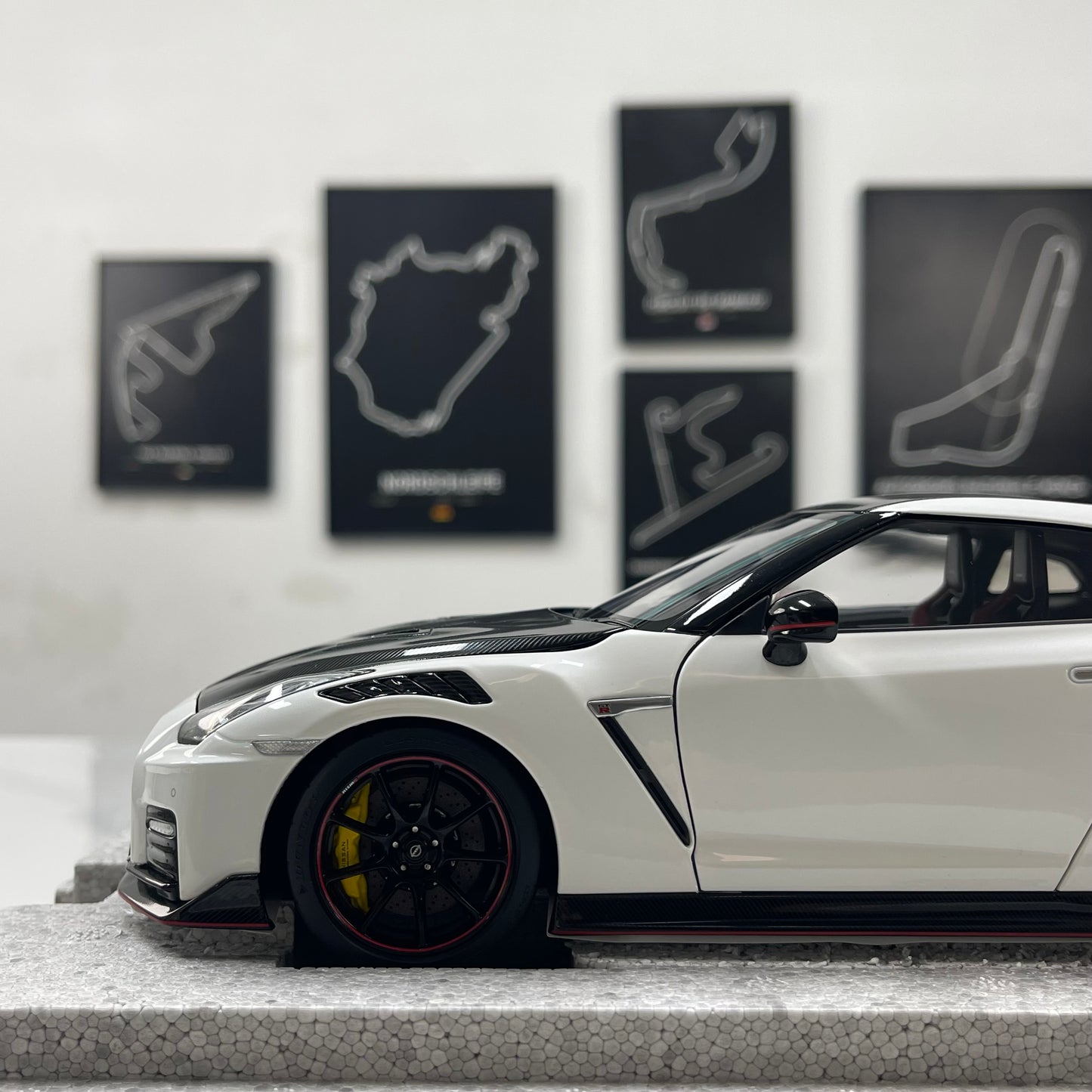 MOTORHELIX 1/18 Nissan GT-R NISMO (R35) Special Edition 2022 Brilliant Pearl White MH378